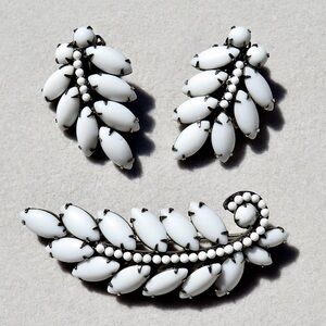 VERIFIED Vintage D&E Juliana Milk Glass Brooch & Earrings Set BOOK PIECE